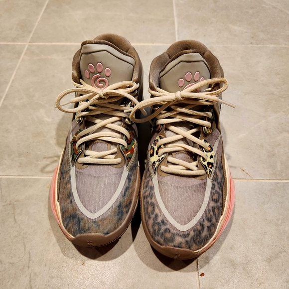 Nike Kyrie Infinity "Leppard Camo" - Picture 2 of 5